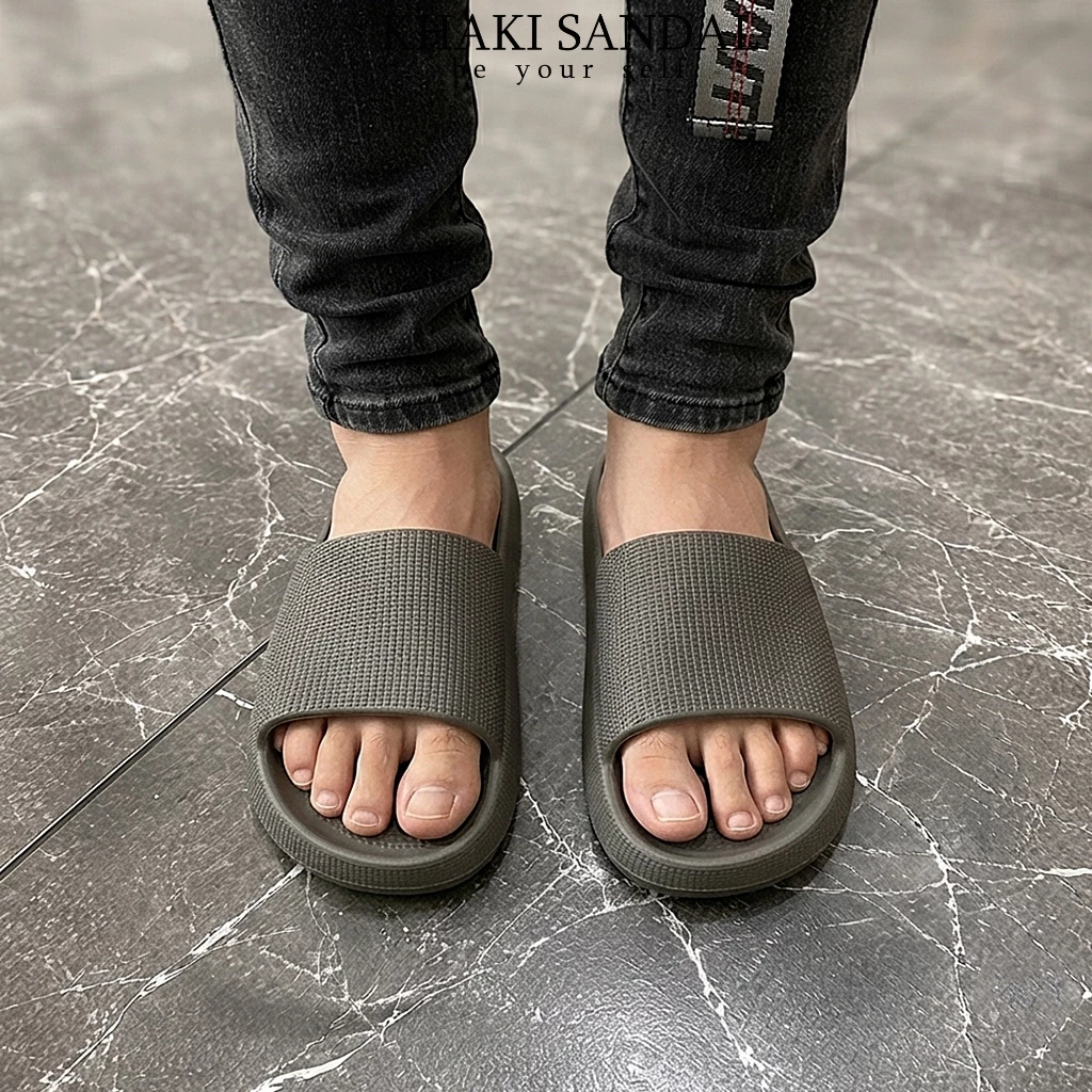 Sandal Slide Abu Dipakai